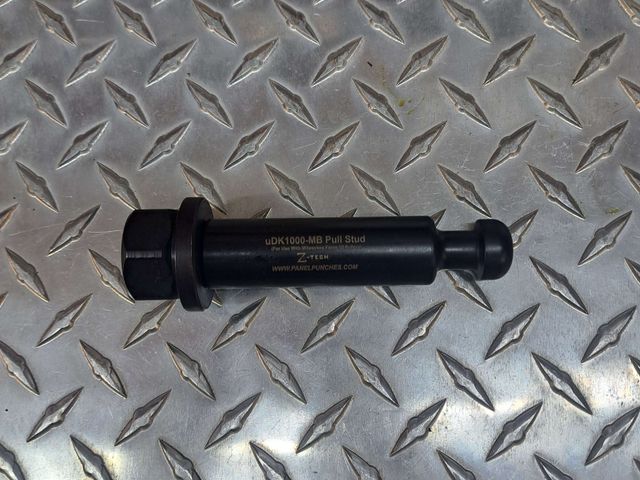 uDK-1000-MB Puller for Milwaukee Force Logic 6T & 10T.    Includes Flange Nut, Pull Stud with Flat for use on all of our uDK-Series Die Sets.
