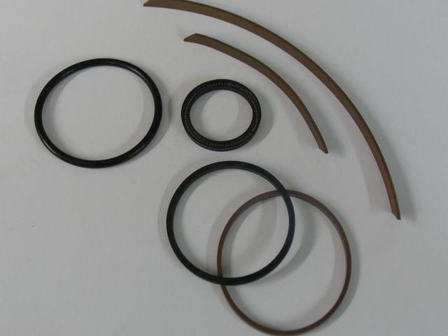This package contains all the seals for the CYL-301 cylinder.
