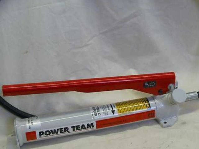 Manual Hydraulic Pump with 96" (long) Hose and male HP connector