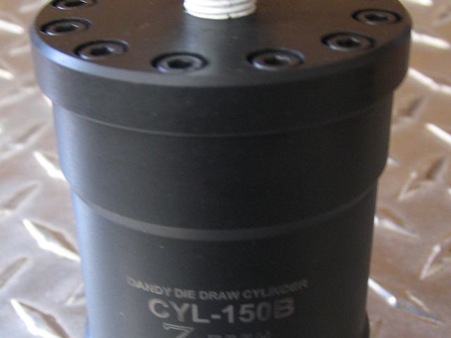 Dandy and Dandy "H" Draw Cylinder with HP connector
Rated to 15 ton at 10,000 PSI Hydraulic Pressure
Requires any industry standard hydraulic power source up to 10,000 PSI