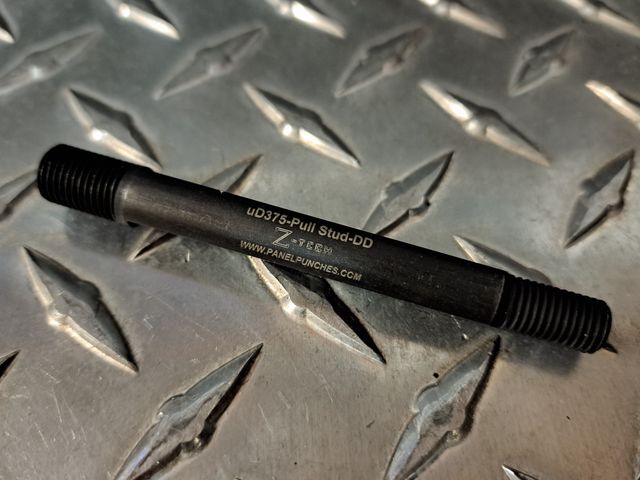 uD .375" Special Pull Stud with Double Flats
3/8-24 Base Thread x 5/16-24 Cap Thread
Use with any standard hydraulic puller with 3/8"- 24 Stud Adapter