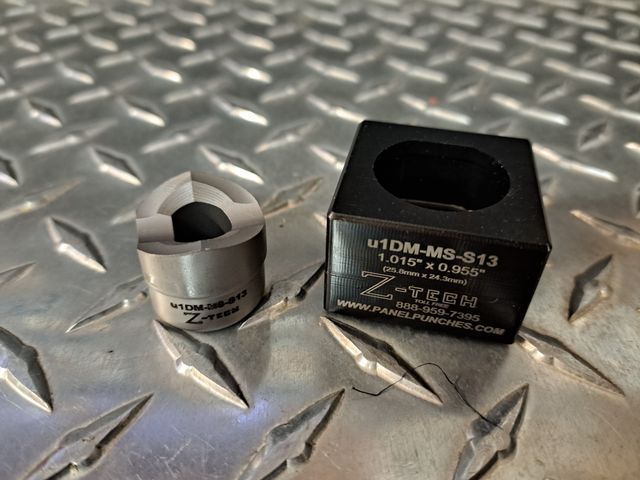 MS Shell 13 "D"  Die Set, 1.01" Dia.  0.955" Over Flat Mil Spec D38999 Shell "C" Single M Pull Stud.  REQUIRES the uDM500-Puller for operation! 