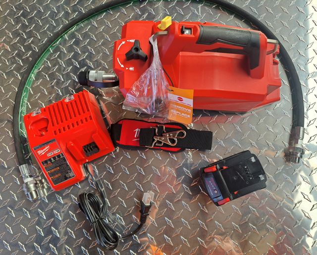 Milwaukee 3120-21 M18 Brushless Single Acting 10,000 PSI Hydraulic Pump with 48" High Pressure Hose and Quick Connect Fittings 