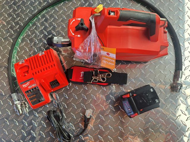 Milwaukee 3120-21 M18 Brushless Single Acting 10,000 PSI Hydraulic Pump with 96" High Pressure Hose and Quick Connect Fittings 