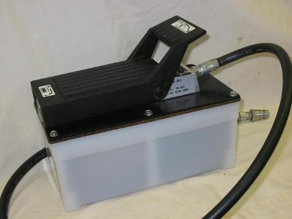 Pneumatic / Hydraulic Pump with 48" Hose and High Pressure Coupling
